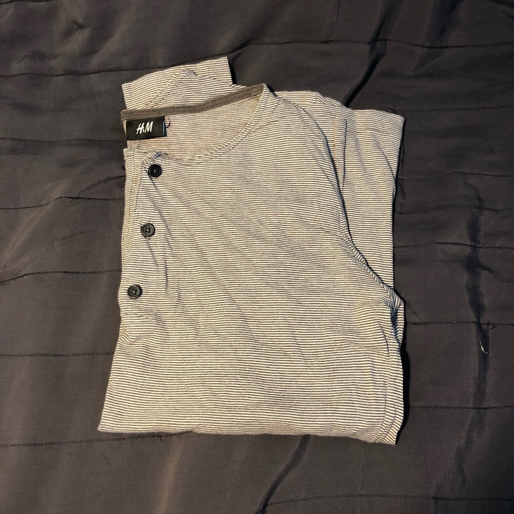Light buttoned long sleeve for men